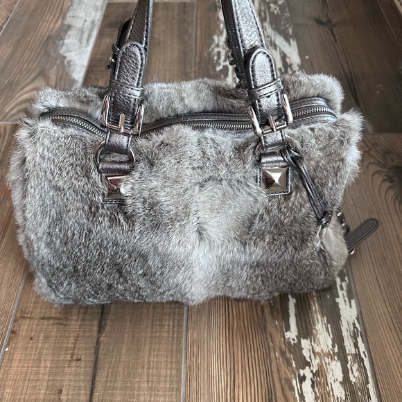 Michael Kors Rabbit Fur Like New Satchel Handbag Grey Silver Shimmer Leather - Picture 3 of 9
